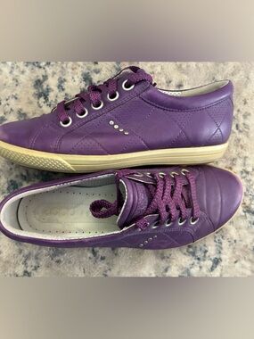 ECCO women’s size 37 (6.5) leather golf shoes